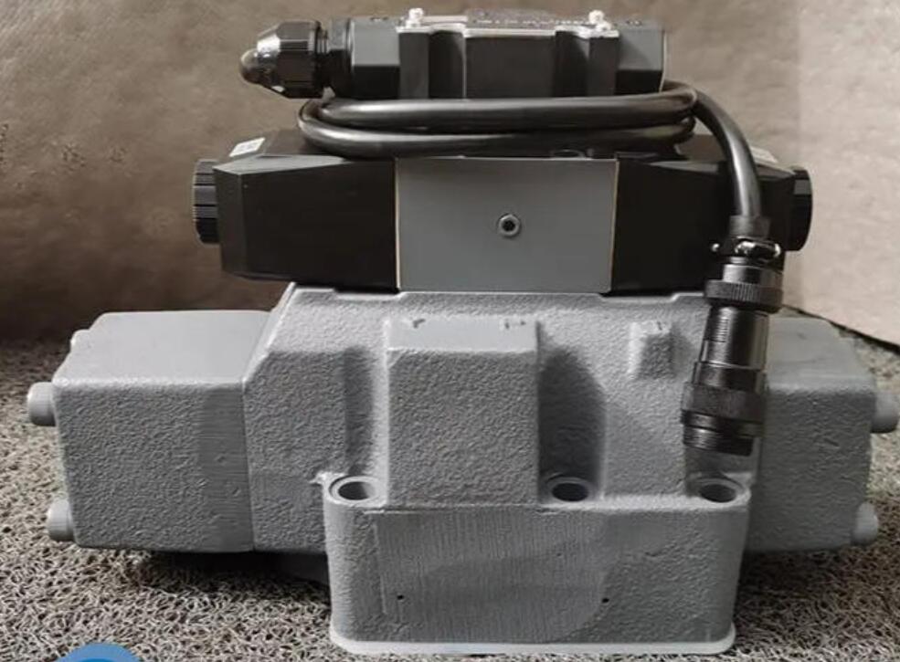 TOKIMEC东京计器COM-8-33C-250-E-PHCC1-30油压电磁阀 平山销售15713876121